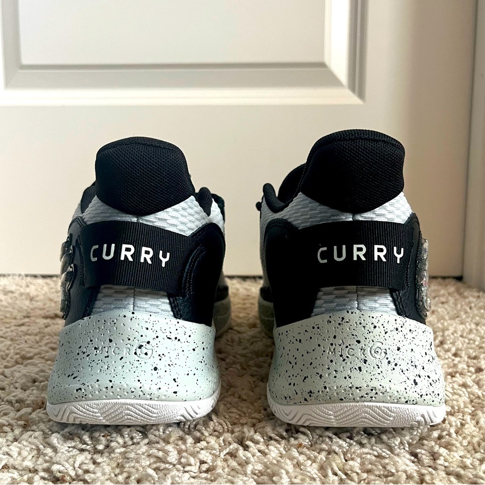 Curry 3Z7 shoes